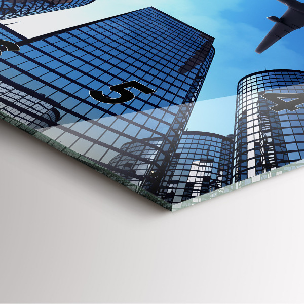 Kwadratowy zegar Samolot nad budynkami