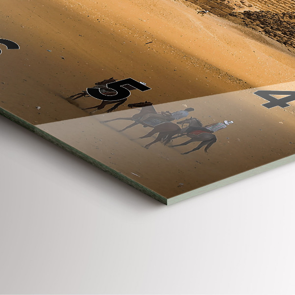 Kwadratowy zegar Piramidy i zachód słońca