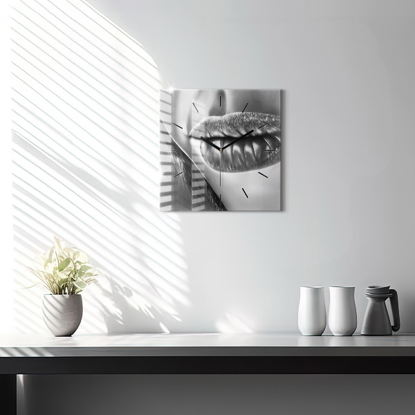 Kwadratowy zegar Usta kobiety