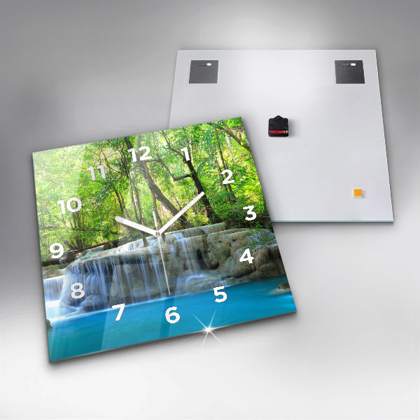 Kwadratowy zegar Wodospad w lesie