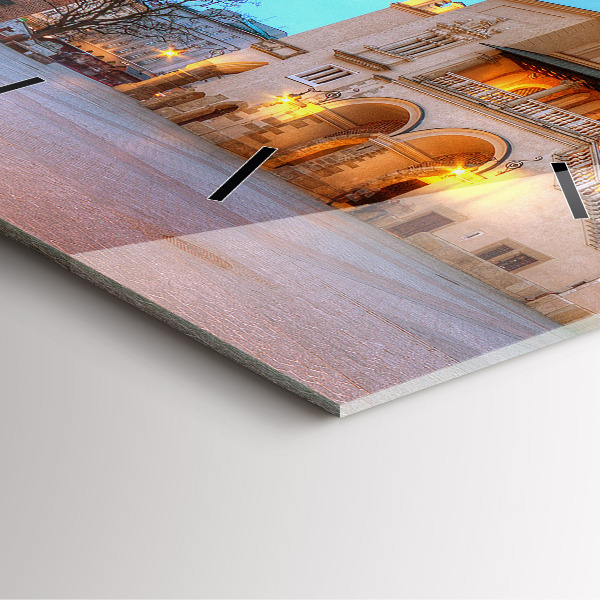 Kwadratowy zegar Rynek Główny w Krakowie