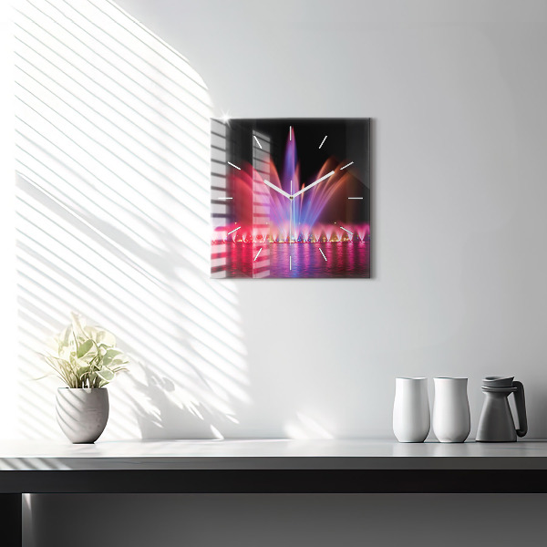 Kwadratowy zegar Wrocławska fontanna nocą