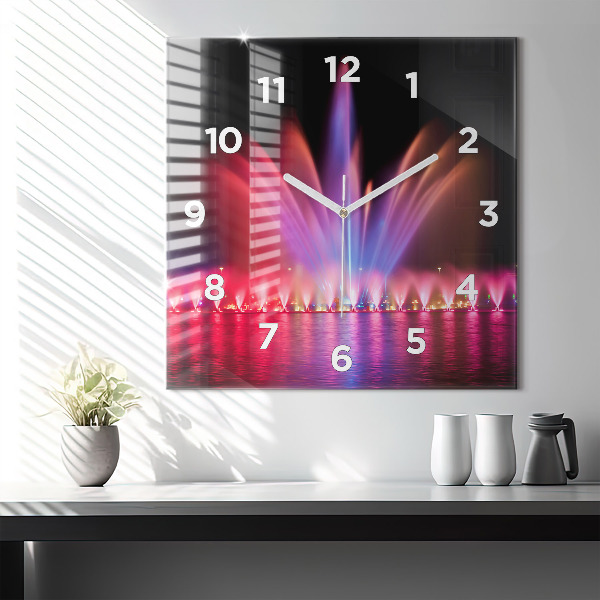 Kwadratowy zegar Wrocławska fontanna nocą