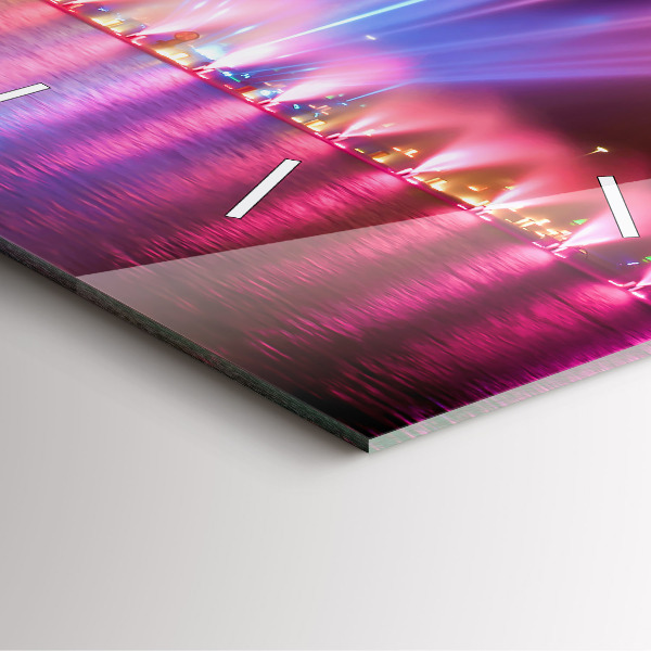 Kwadratowy zegar Wrocławska fontanna nocą