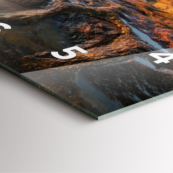 Kwadratowy zegar Latarnia i morze Bałtyckie