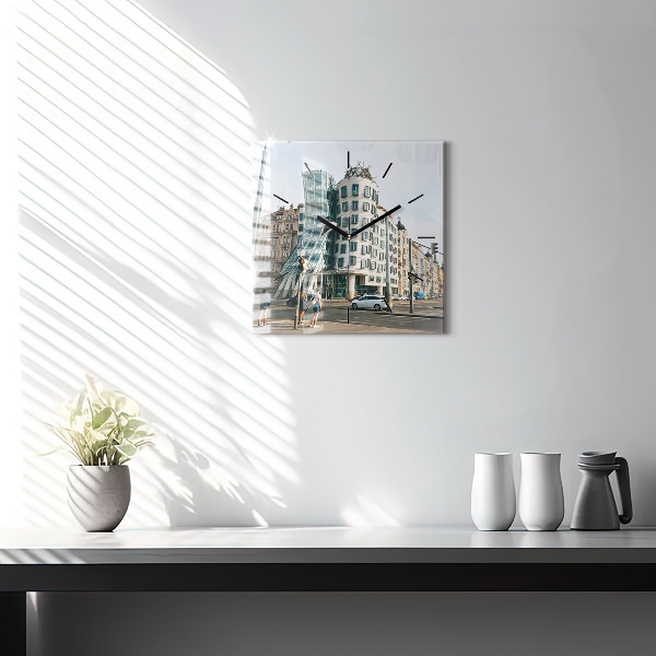 Zegar ścienny kwadratowy Tańczący dom Praga