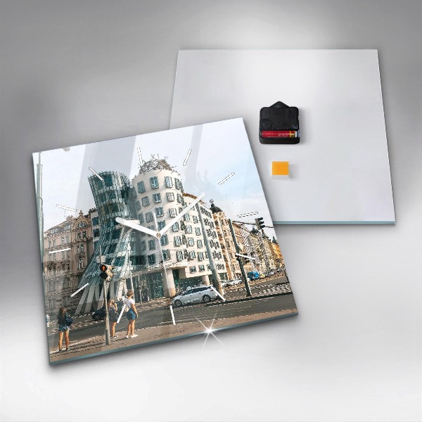 Zegar ścienny kwadratowy Tańczący dom Praga