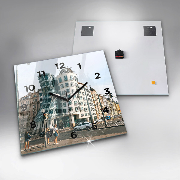 Zegar ścienny kwadratowy Tańczący dom Praga