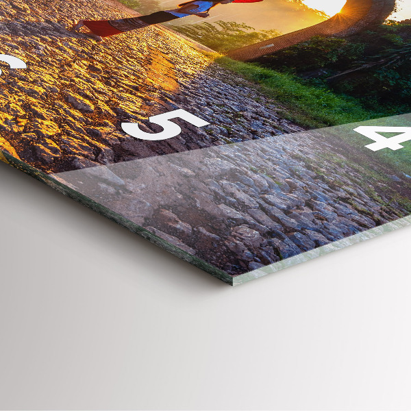 Kwadratowy zegar Park Surat Thani Tajlandia