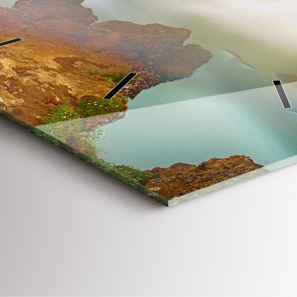 Kwadratowy zegar Godafoss na Islandii