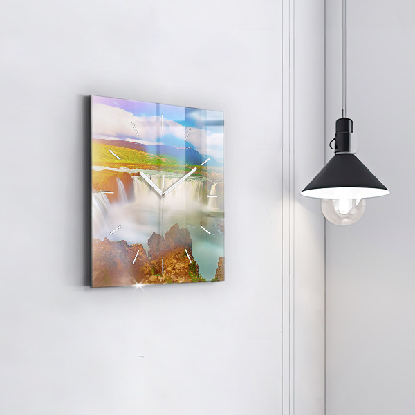 Kwadratowy zegar Godafoss na Islandii