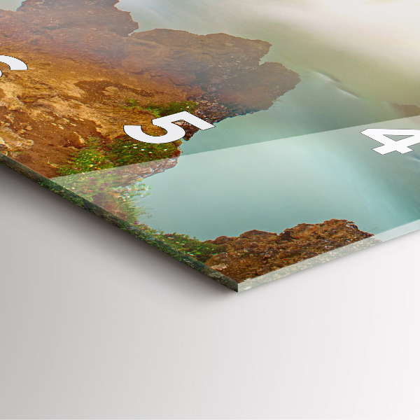 Kwadratowy zegar Godafoss na Islandii