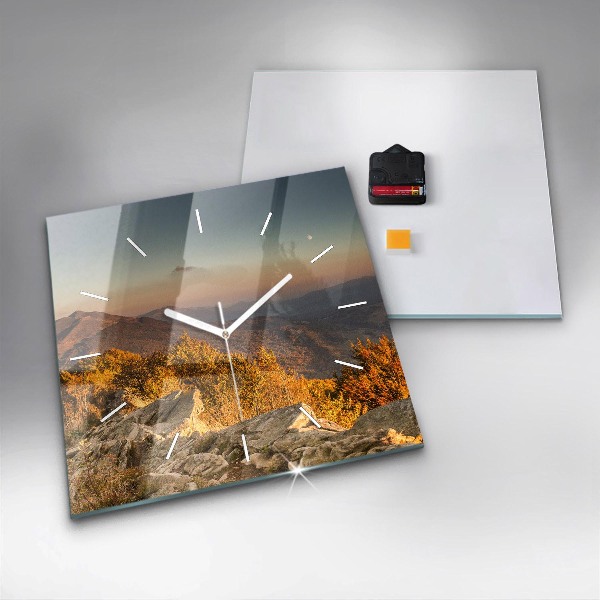 Kwadratowy zegar Góry Bieszczady