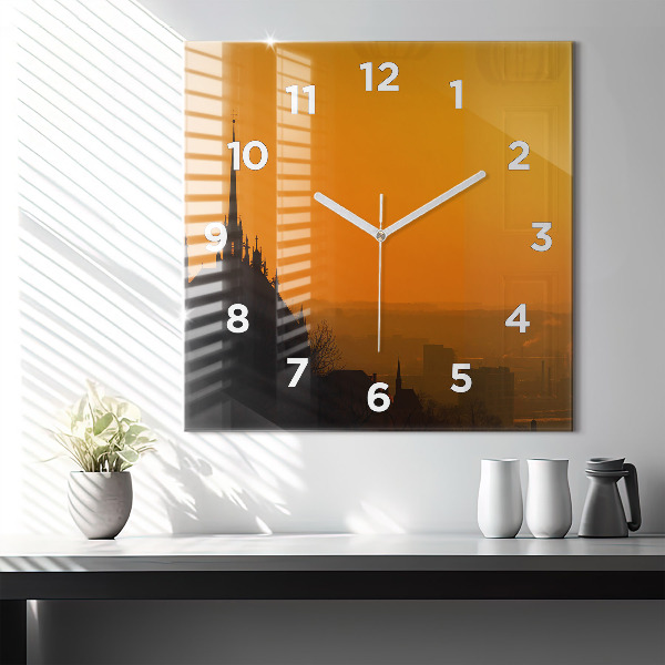 Kwadratowy zegar Widok na katedrę Brno