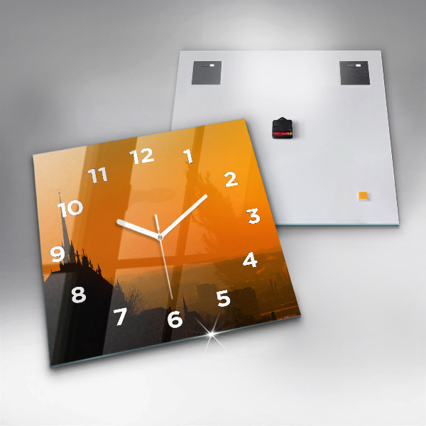 Kwadratowy zegar Widok na katedrę Brno