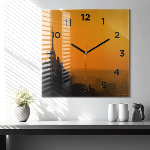 Kwadratowy zegar Widok na katedrę Brno