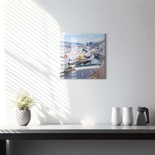 Kwadratowy zegar Panorama miasta w zimie