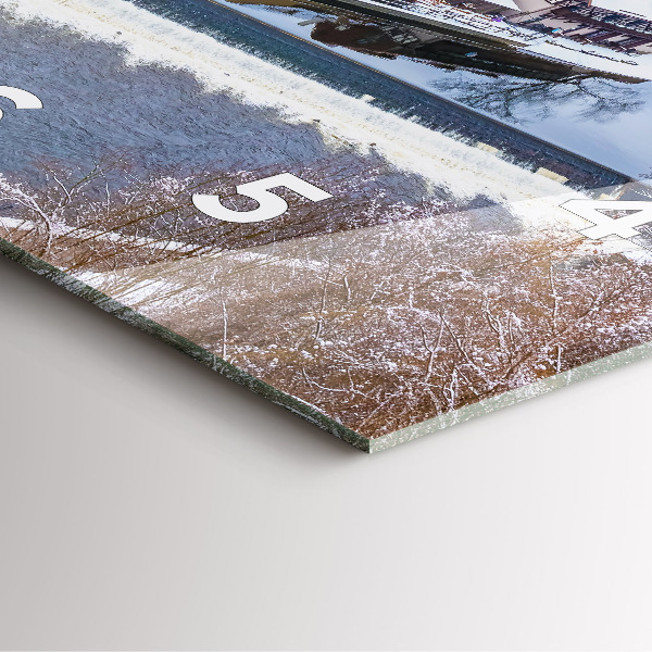 Kwadratowy zegar Panorama miasta w zimie