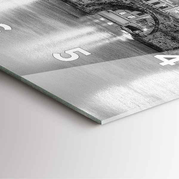 Kwadratowy zegar Most Karola w Pradze