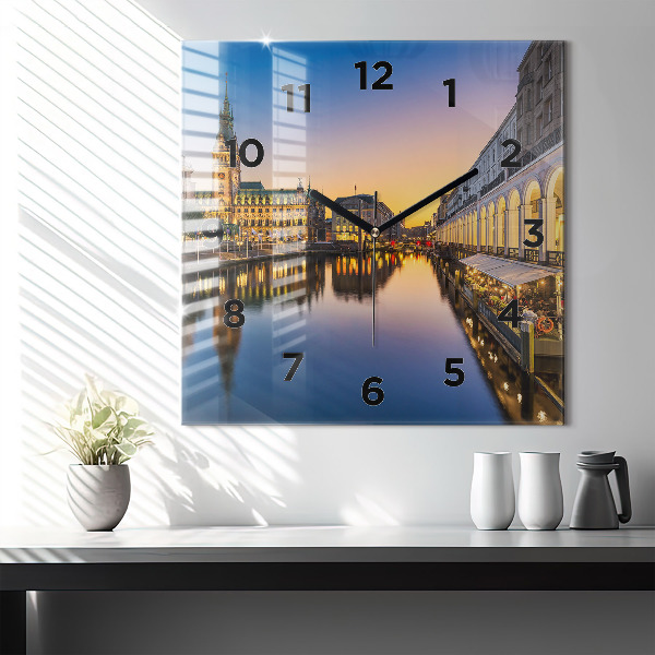 Kwadratowy zegar Ratusz w Hamburgu