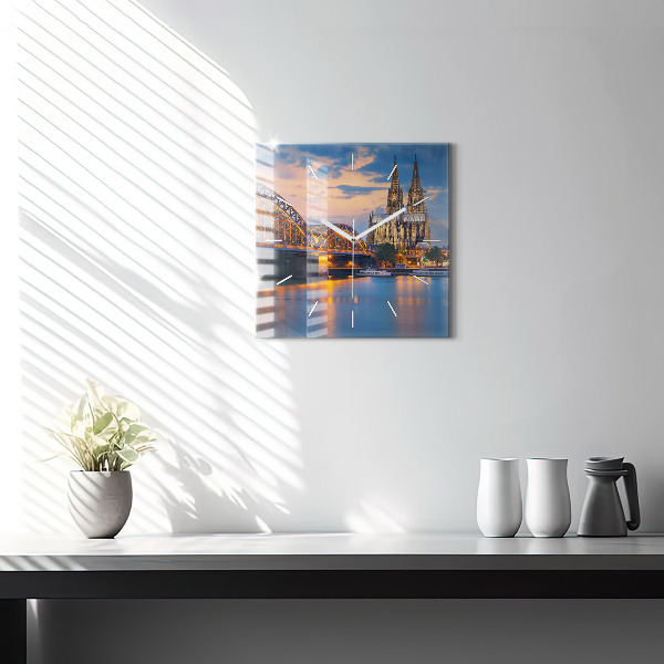 Kwadratowy zegar Widok na ratusz