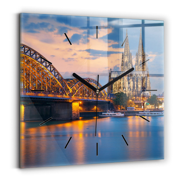 Kwadratowy zegar Widok na ratusz