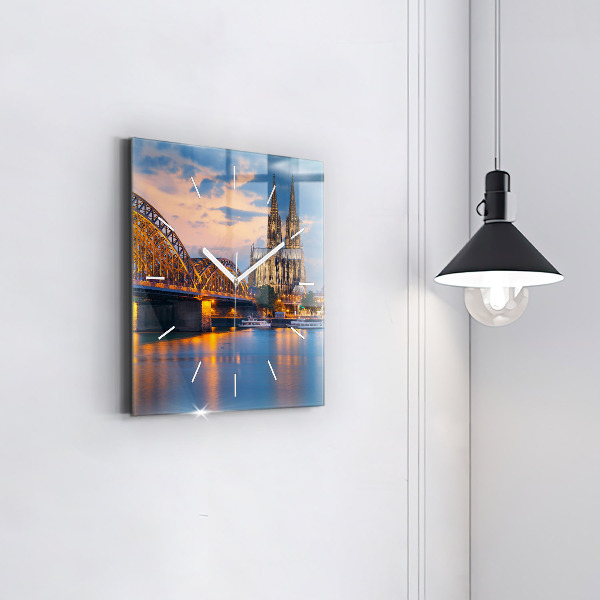 Kwadratowy zegar Widok na ratusz