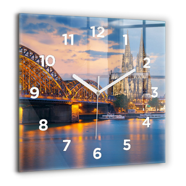 Kwadratowy zegar Widok na ratusz