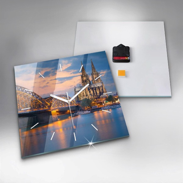 Kwadratowy zegar Widok na ratusz