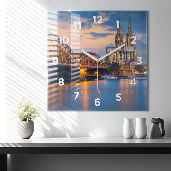 Kwadratowy zegar Widok na ratusz