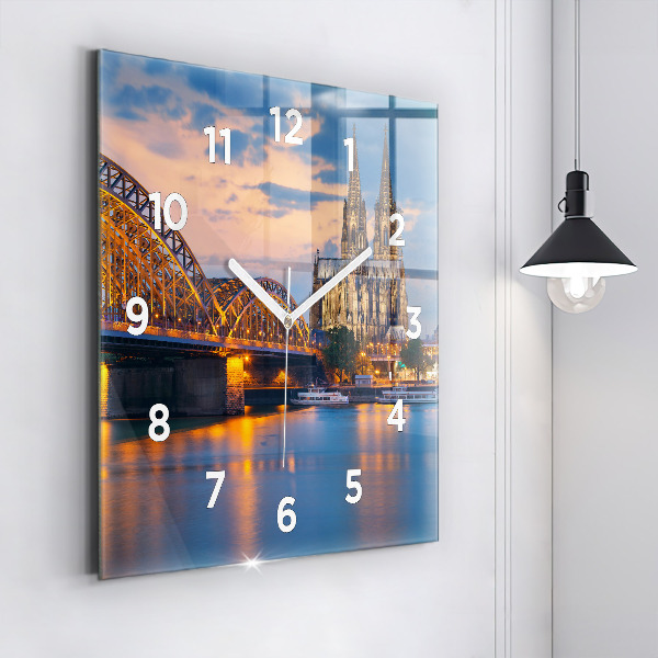 Kwadratowy zegar Widok na ratusz