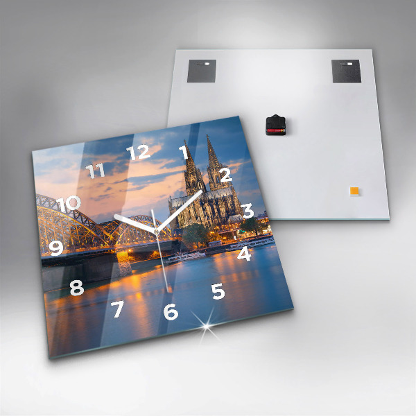 Kwadratowy zegar Widok na ratusz