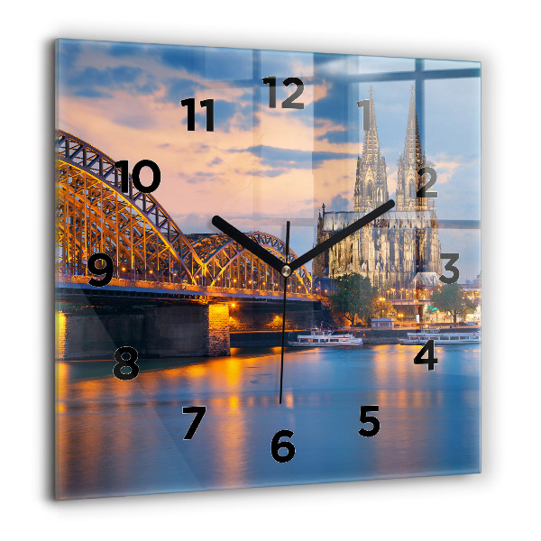 Kwadratowy zegar Widok na ratusz