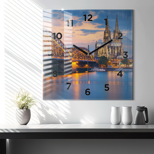 Kwadratowy zegar Widok na ratusz