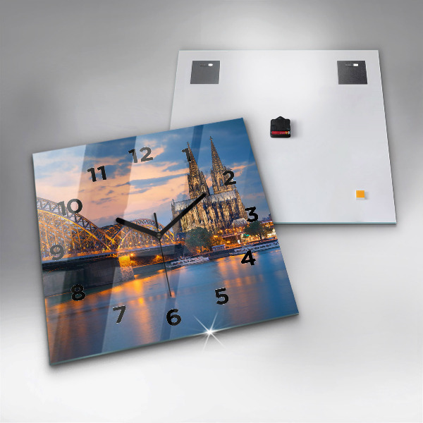 Kwadratowy zegar Widok na ratusz