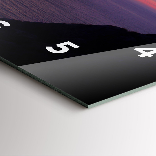 Kwadratowy zegar Kamienna głowa