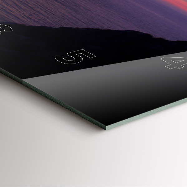 Kwadratowy zegar Kamienna głowa