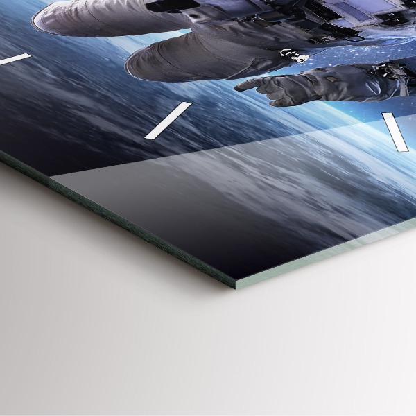 Zegar na ścianę kwadratowy Astronauta nad ziemią