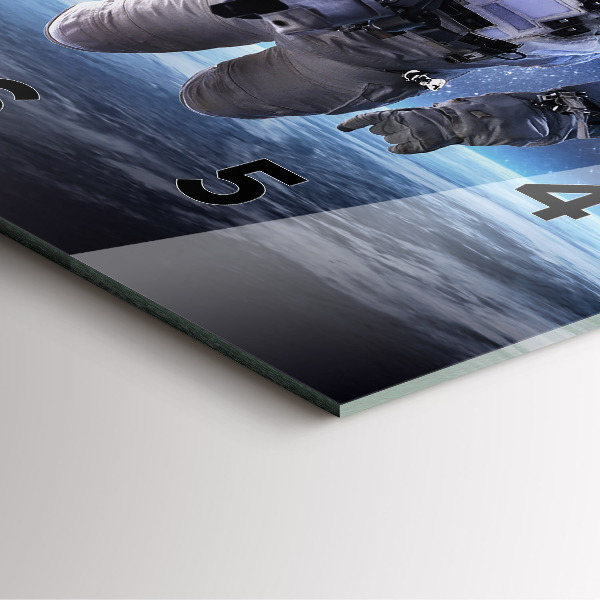 Zegar na ścianę kwadratowy Astronauta nad ziemią