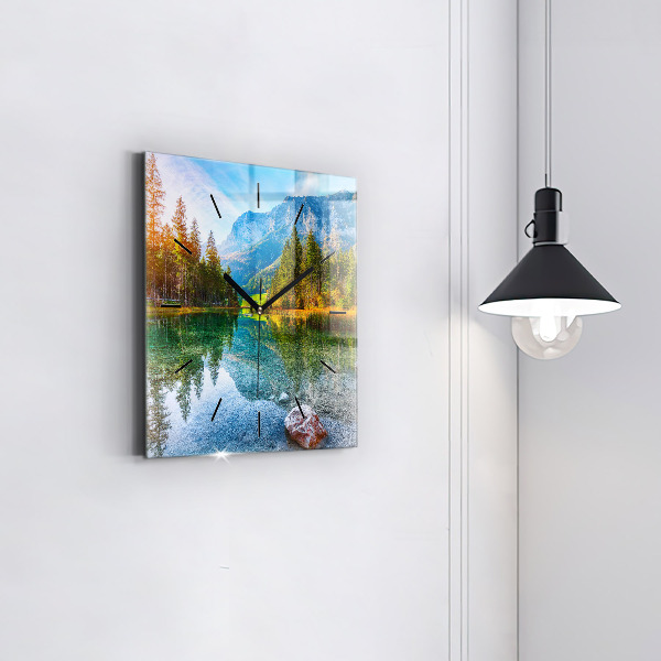 Kwadratowy zegar Rzeka góry Krajobraz