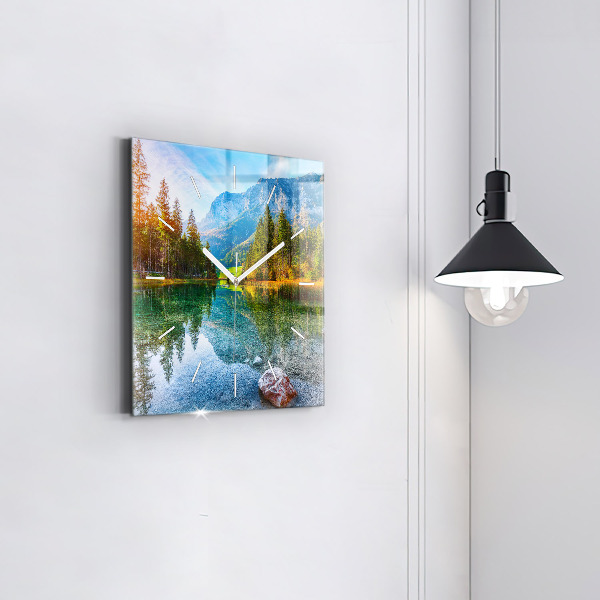 Kwadratowy zegar Rzeka góry Krajobraz