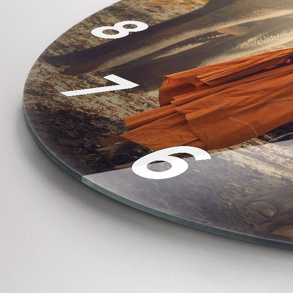 Zegar szklany okrągły Mnich prowadzący słonie