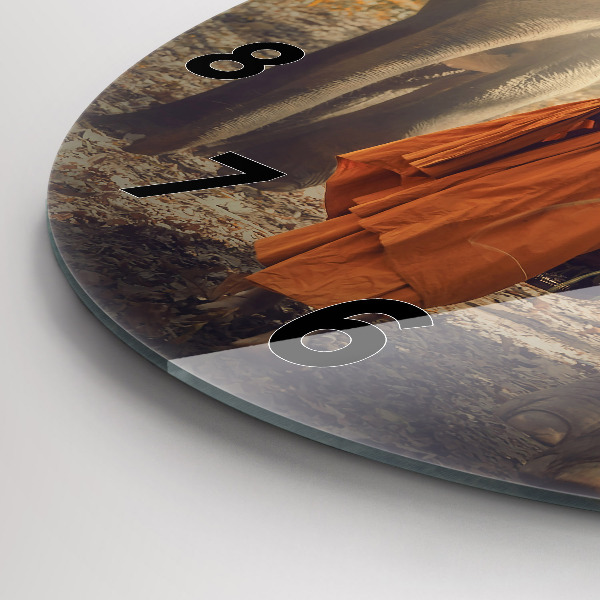 Zegar szklany okrągły Mnich prowadzący słonie