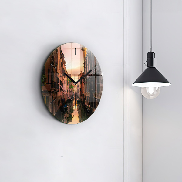 Zegar okrągły z nadrukiem Widok na kanał w mieście